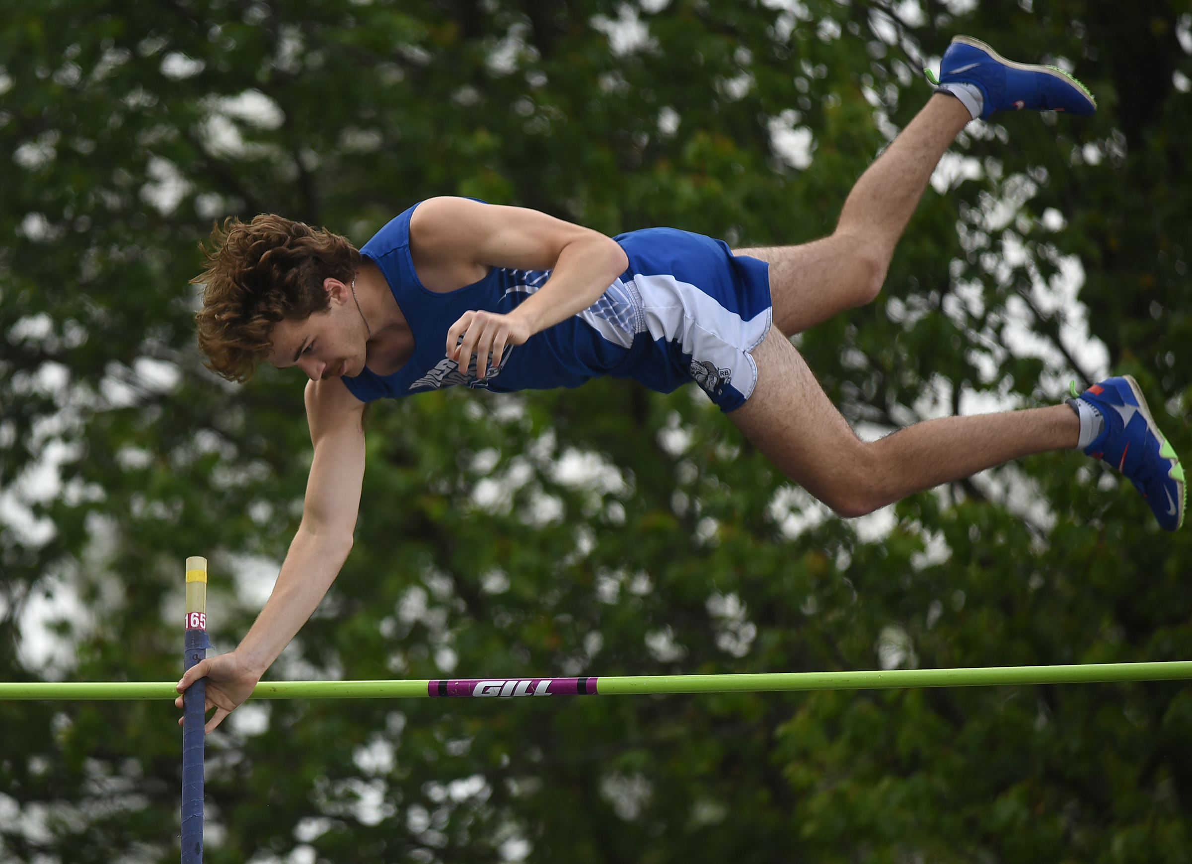 DuPage's Kallas defends NJCAA pole vault title with record