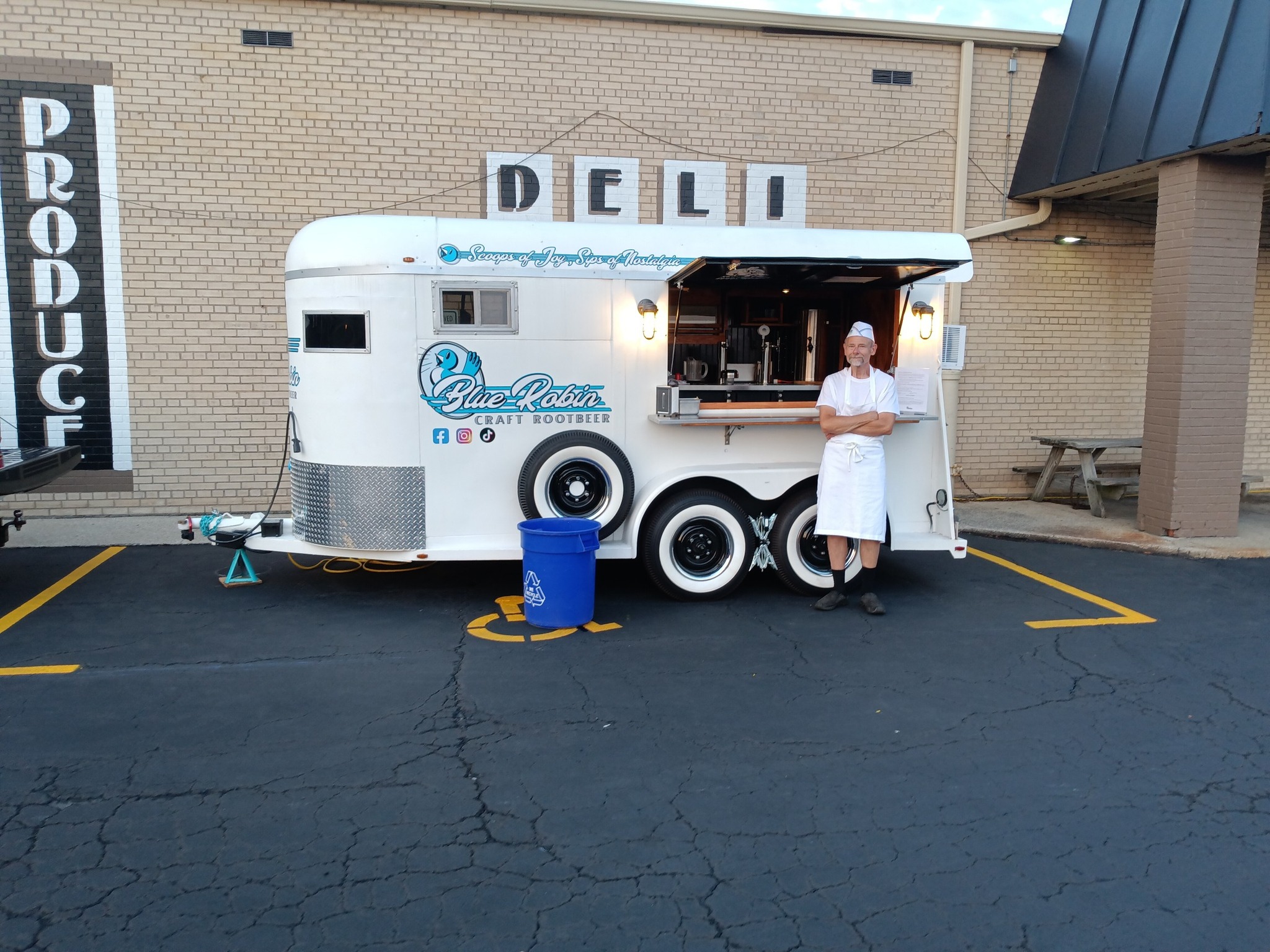 Range Rover Root Beer Retro root beer truck takes to Brookfield - Riverside-Brookfield Landmark